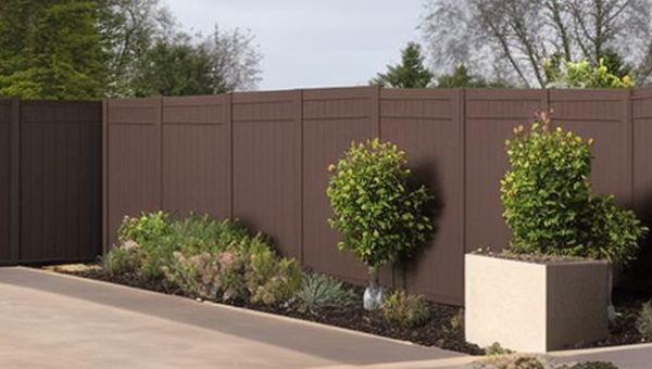 The Benefits of Composite Fencing: A Durable and Low-Maintenance Solution