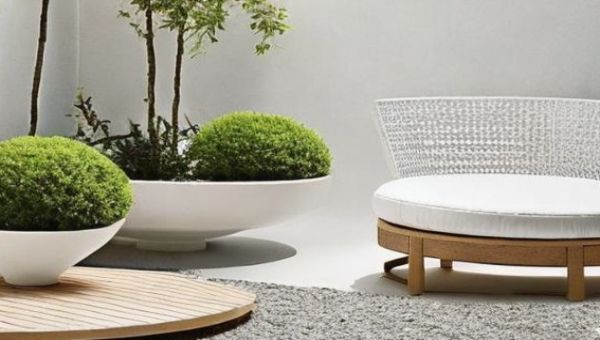 small outdoor daybed